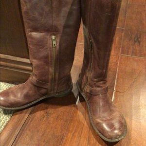 Gorgeous ugg fleece lined boots.